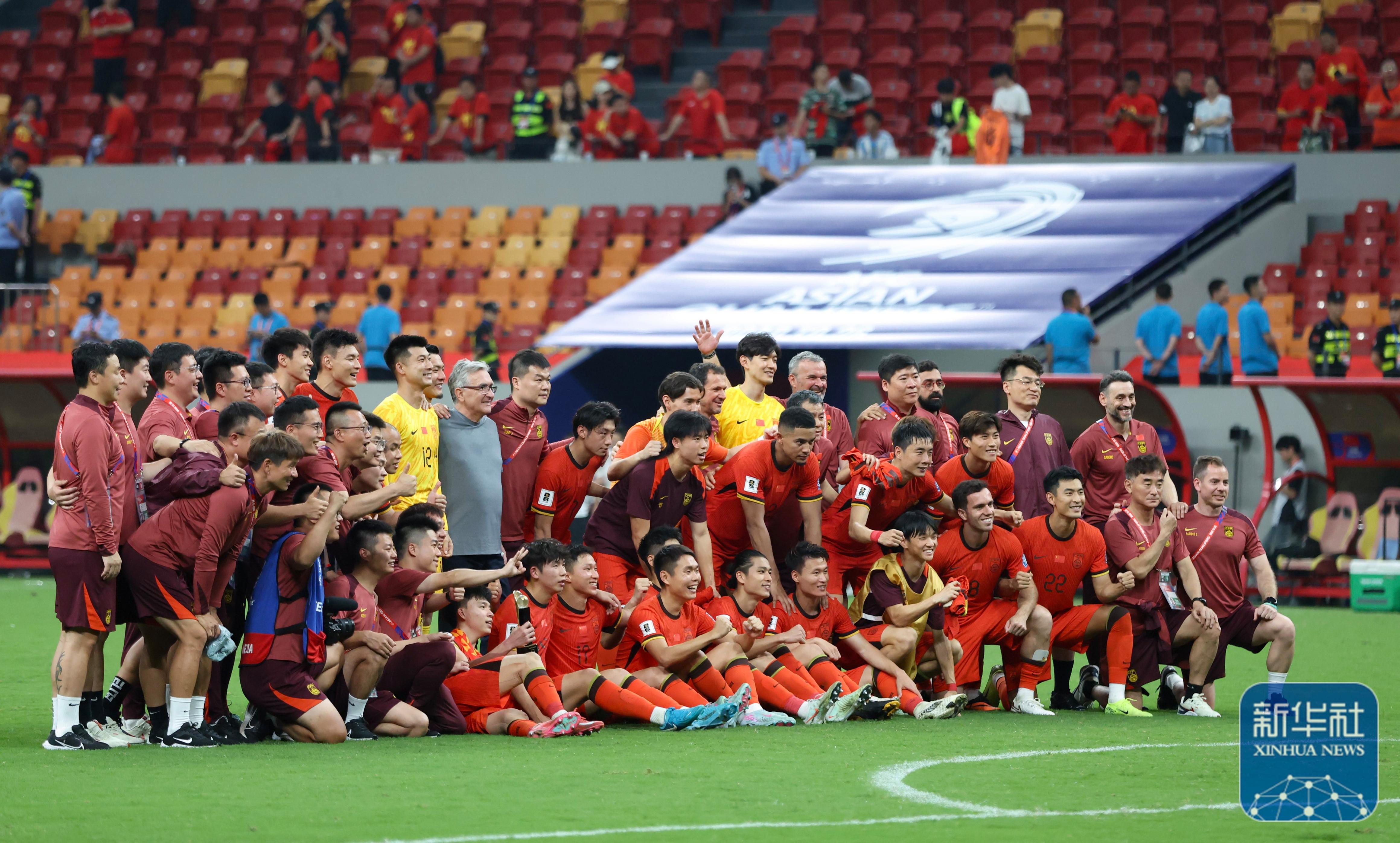 国家队备战世预赛,球员们完成最后冲刺 国家队备战世预赛,球员们完成最后冲刺