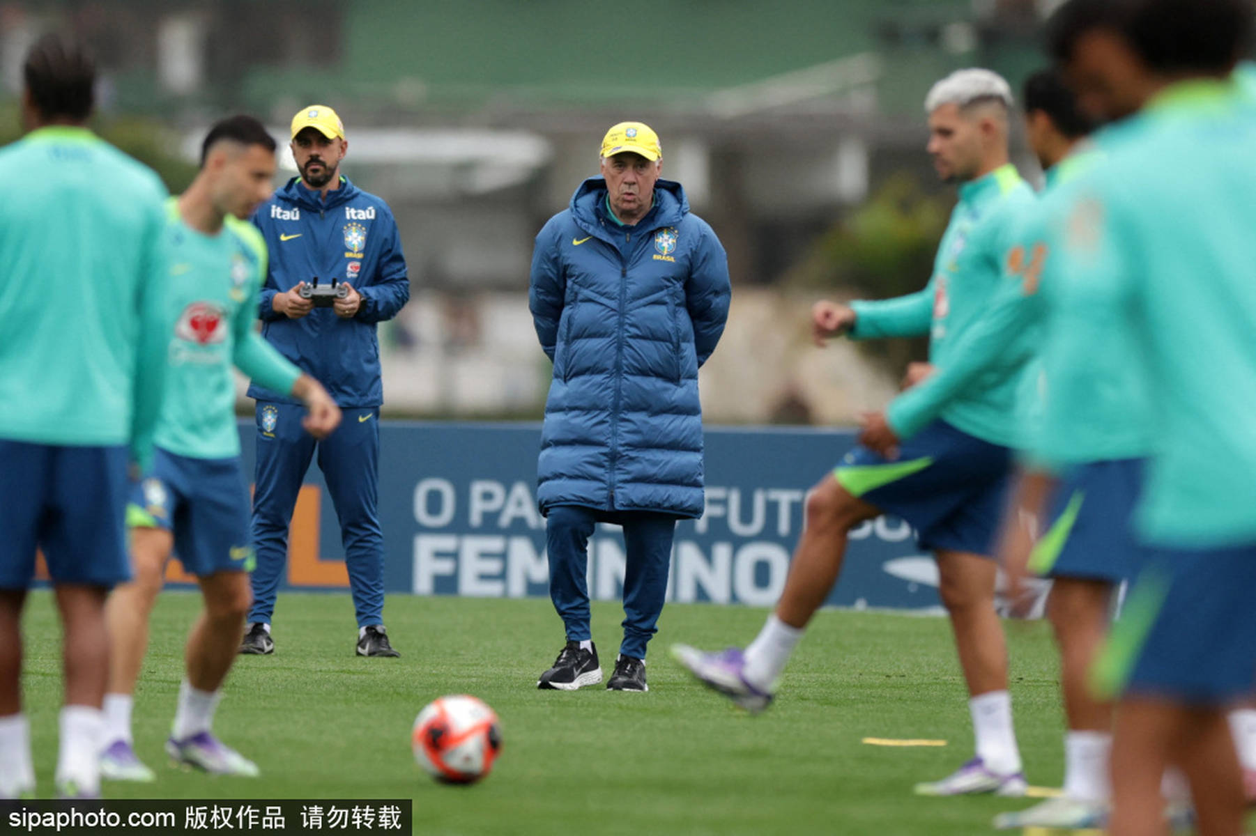 国家队备战世预赛,球员们完成最后冲刺 国家队备战世预赛,球员们完成最后冲刺