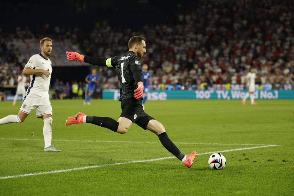 关于斯洛文尼亚国家队主场保持不败，争夺激烈的信息