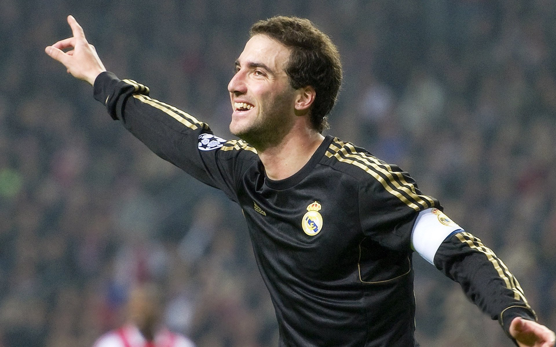 DB电竞多赛事平台-西决生死战莱万独舞，皇马铁血强压雷恩登顶欧洲之巅