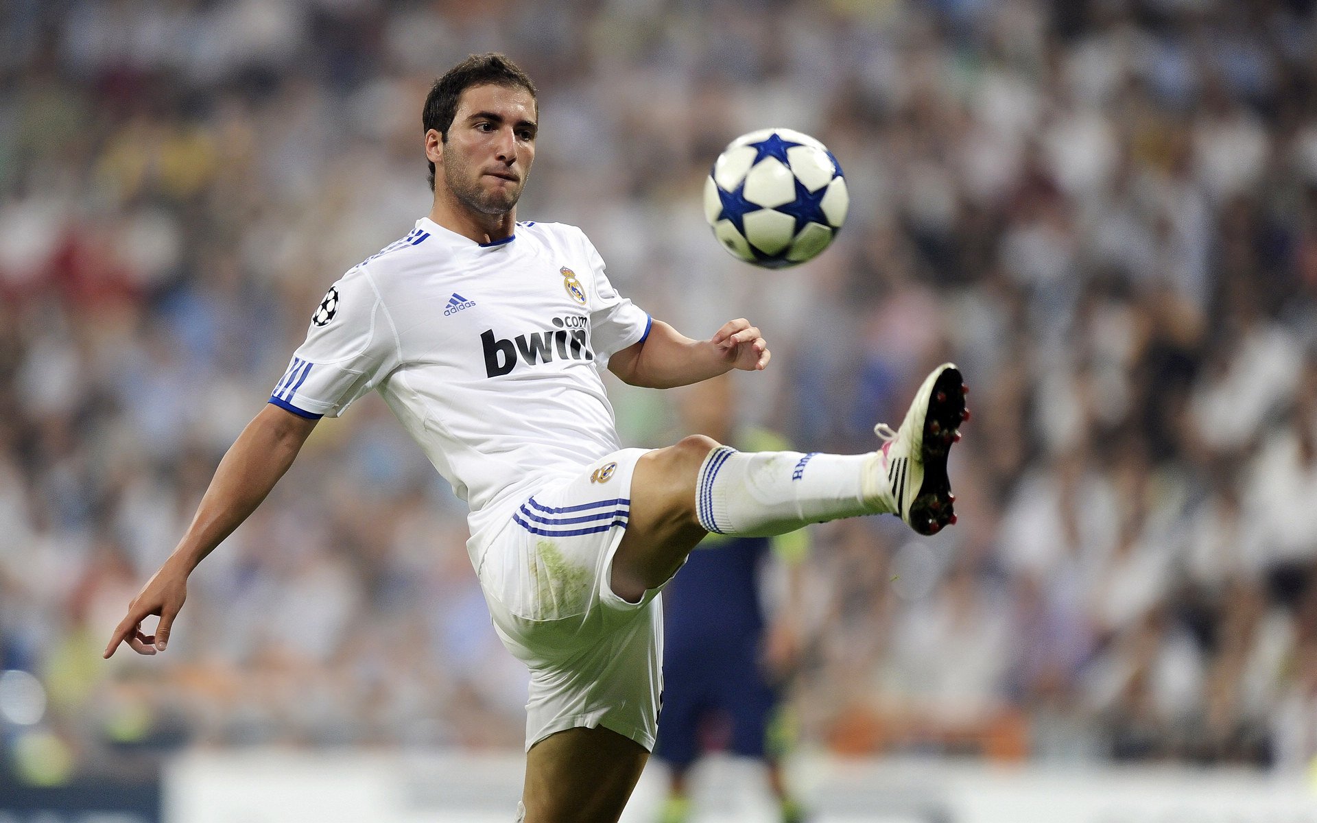 赛道上的雷霆,当莫兰特在F1揭幕战接管比赛